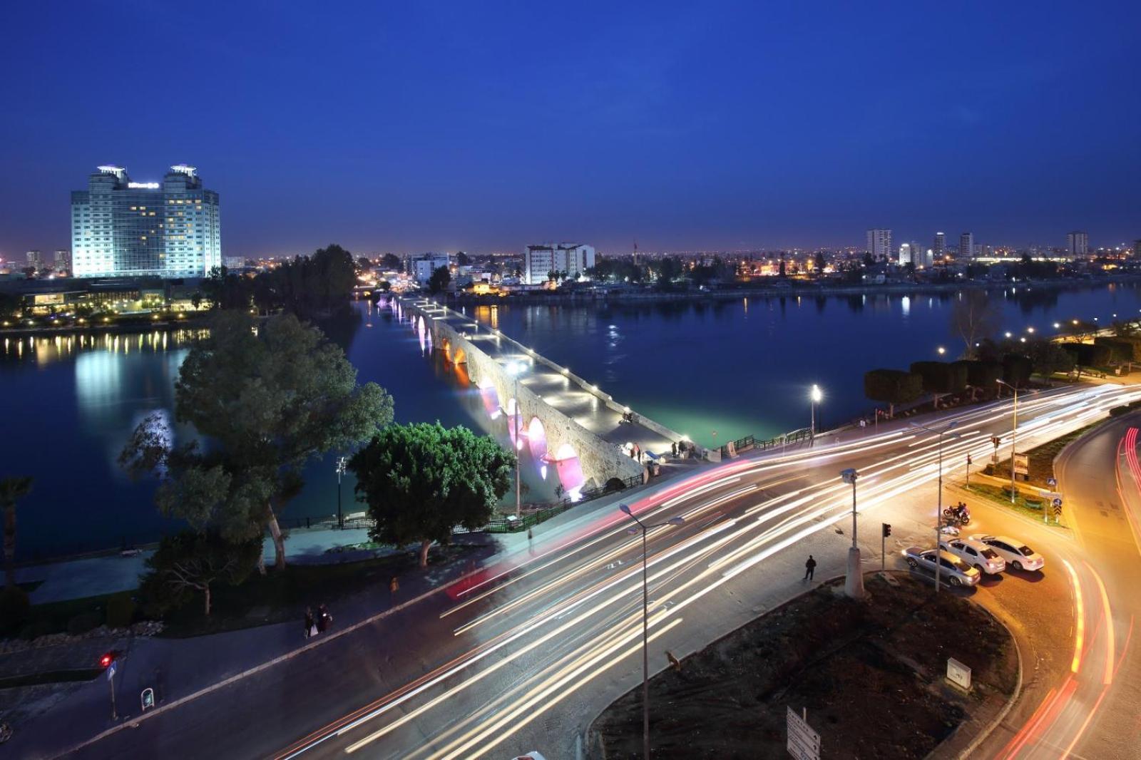 Adana Taskoeprue Hotel エクステリア 写真