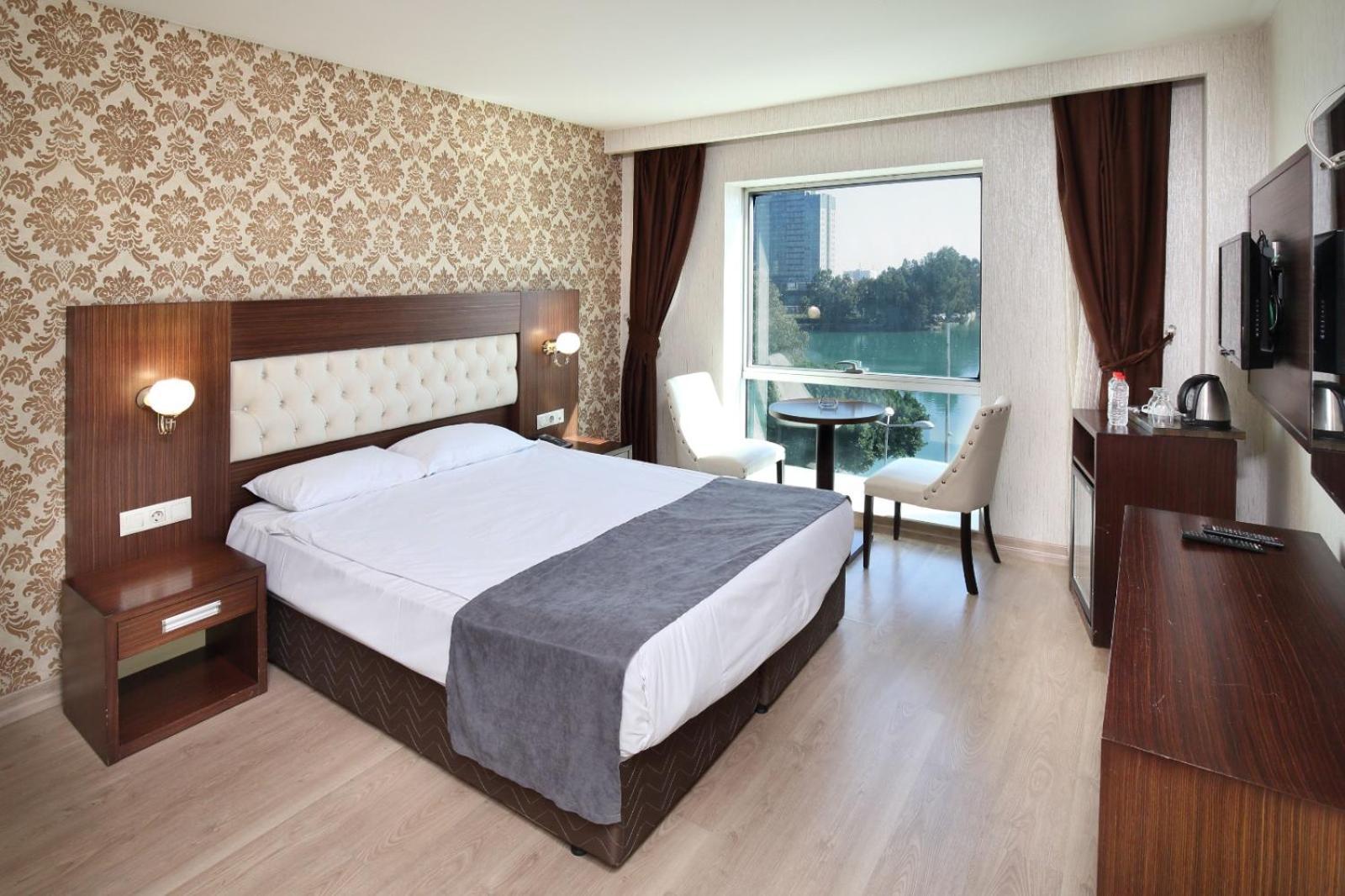 Adana Taskoeprue Hotel エクステリア 写真
