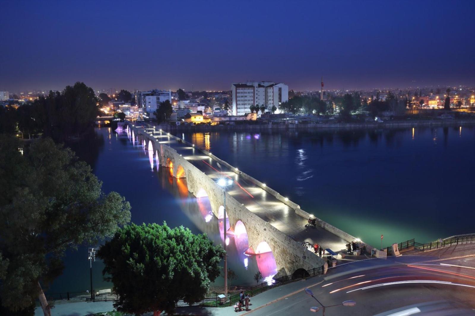 Adana Taskoeprue Hotel エクステリア 写真