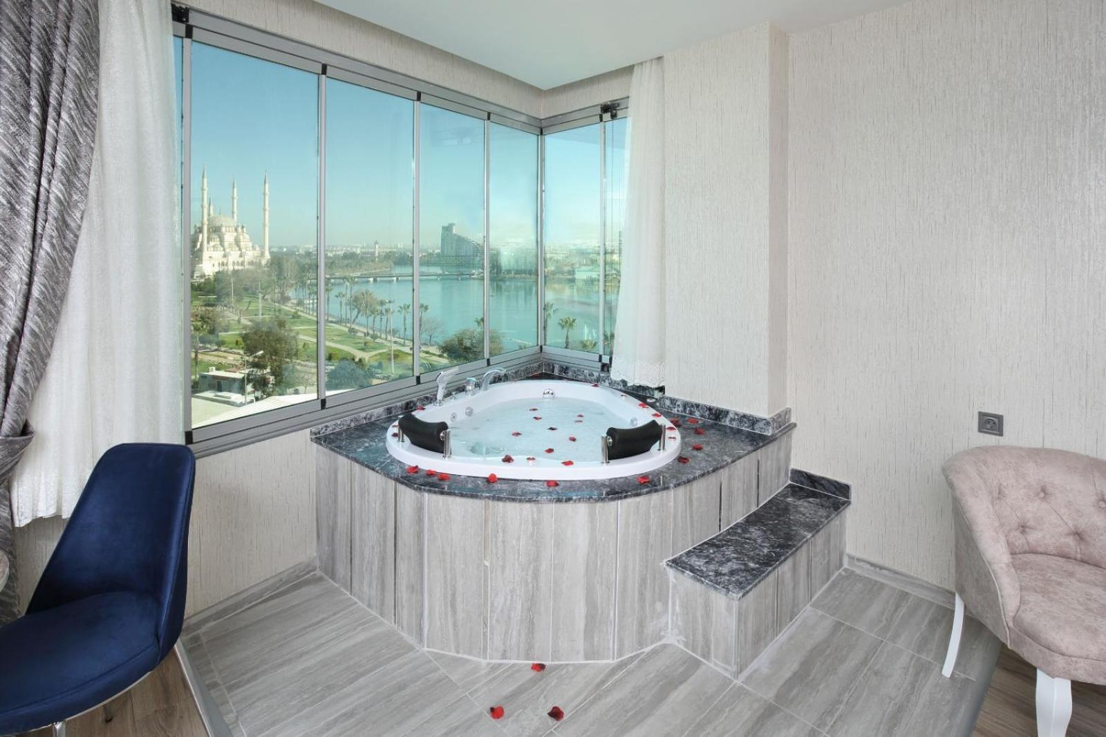 Adana Taskoeprue Hotel エクステリア 写真