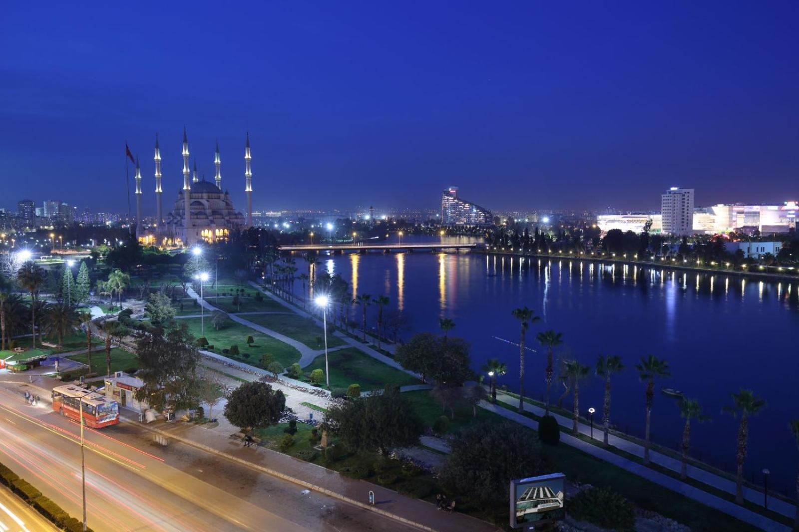 Adana Taskoeprue Hotel エクステリア 写真